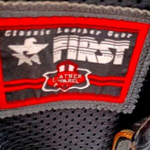 First 25 $300 unisex Classic 💯 Leather Jacket biker sz52 little wear sleeve